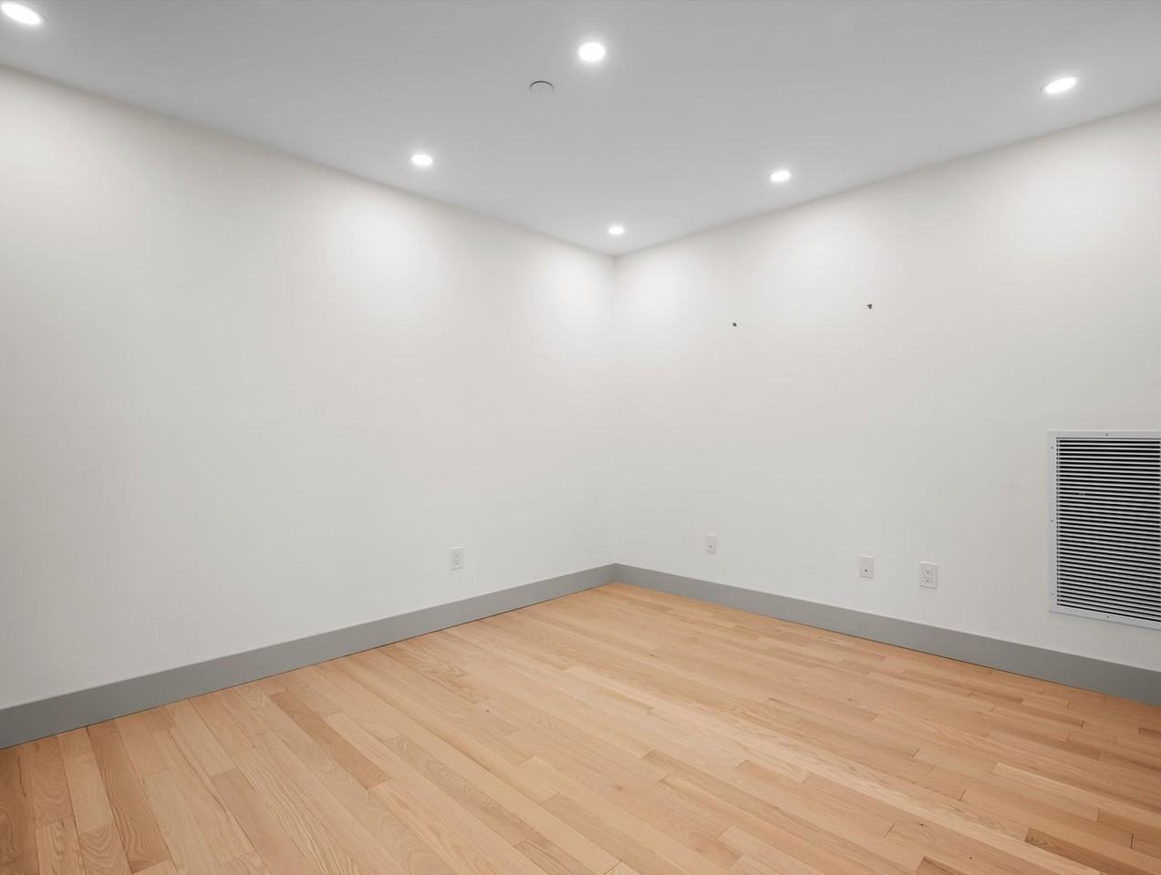 1111 Hardscrabble Rd - Photo 5 of 45