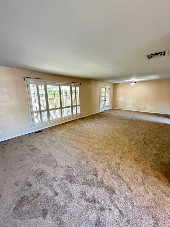 550 Carlson Dr - Photo 4 of 50