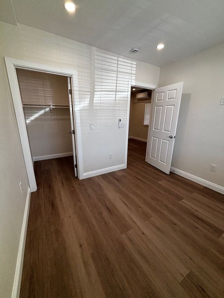 124 124 - 126 S Marengo Ave - Photo 4 of 15