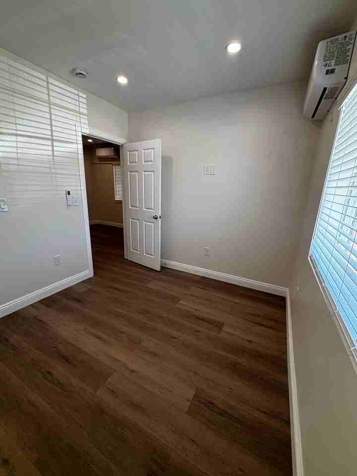 124 124 - 126 S Marengo Ave - Photo 5 of 15