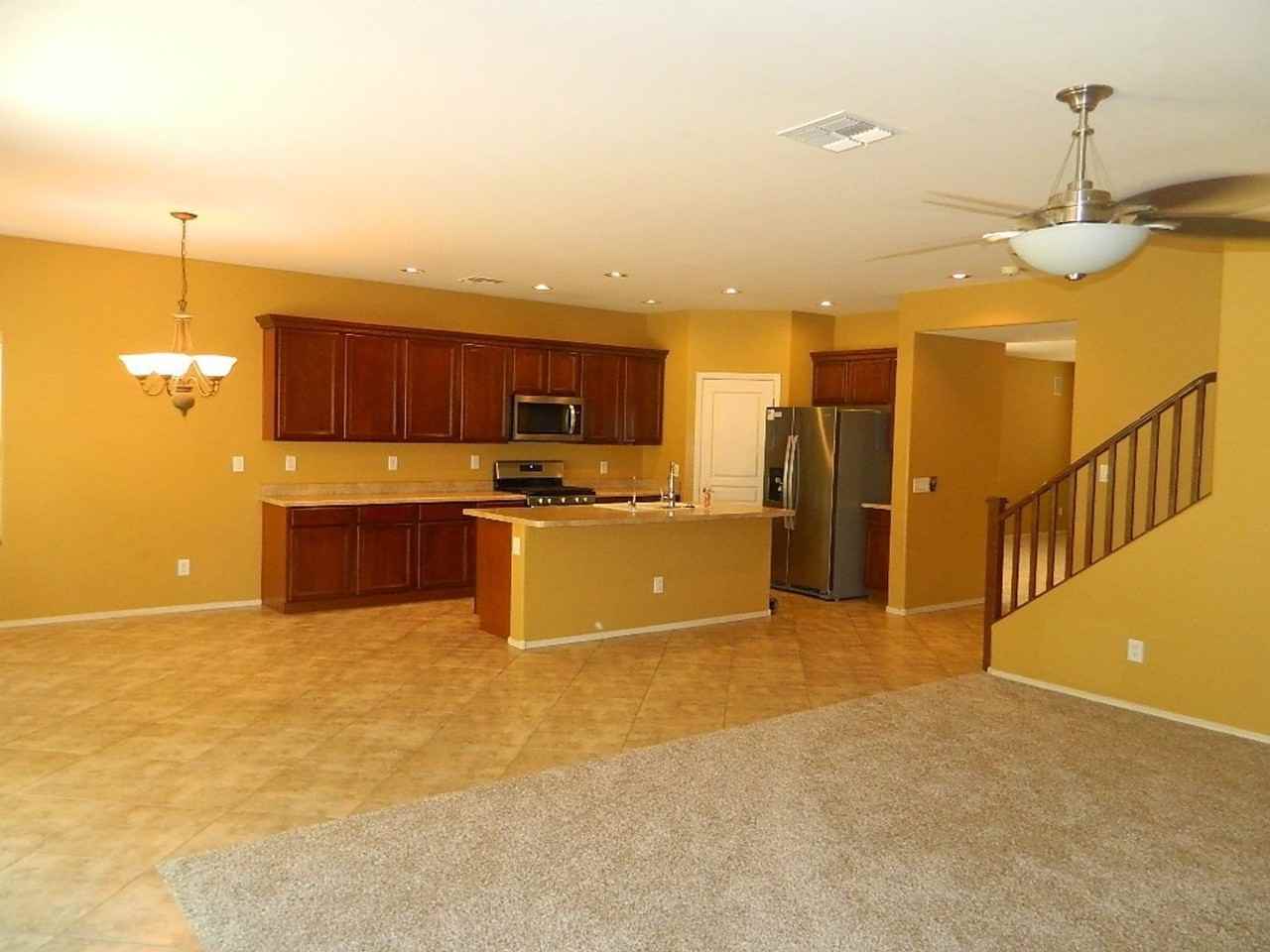 264 W Tahiti Dr - Photo 3 of 9