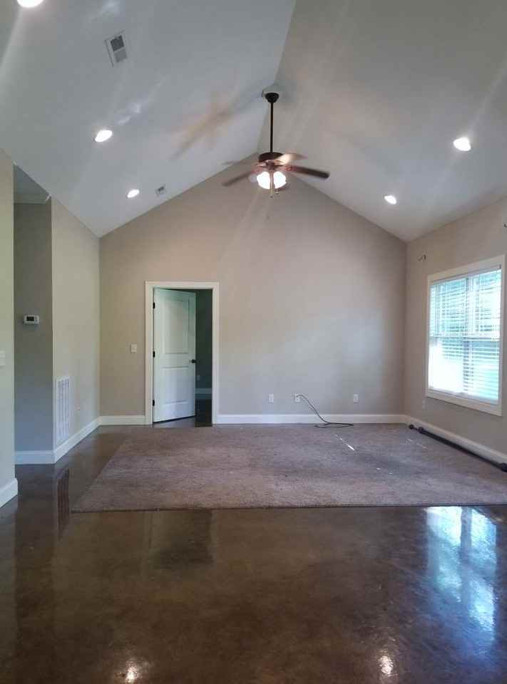 123 Weston Dr - Photo 3 of 9