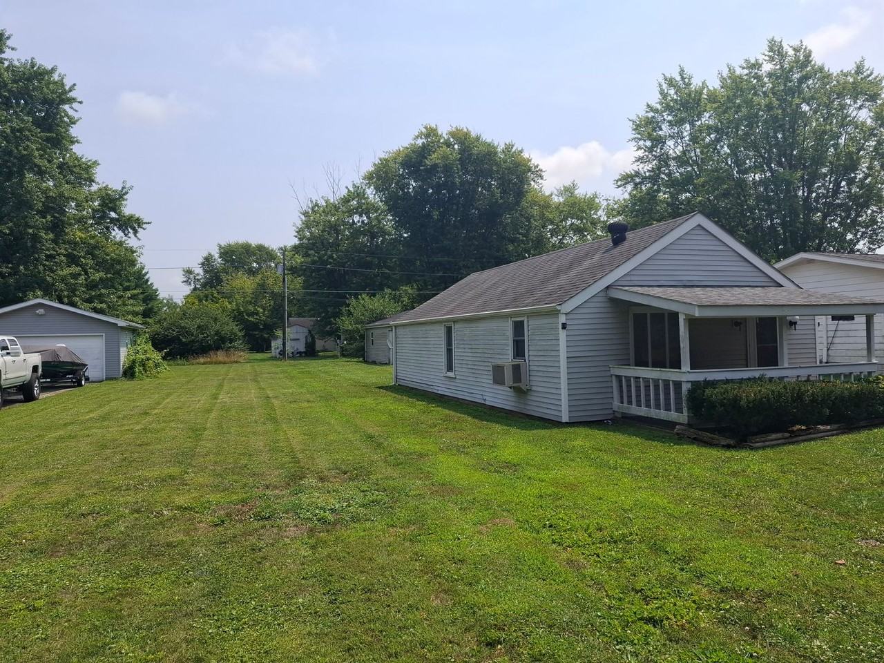 4629 S Selby St - Photo 2 of 10
