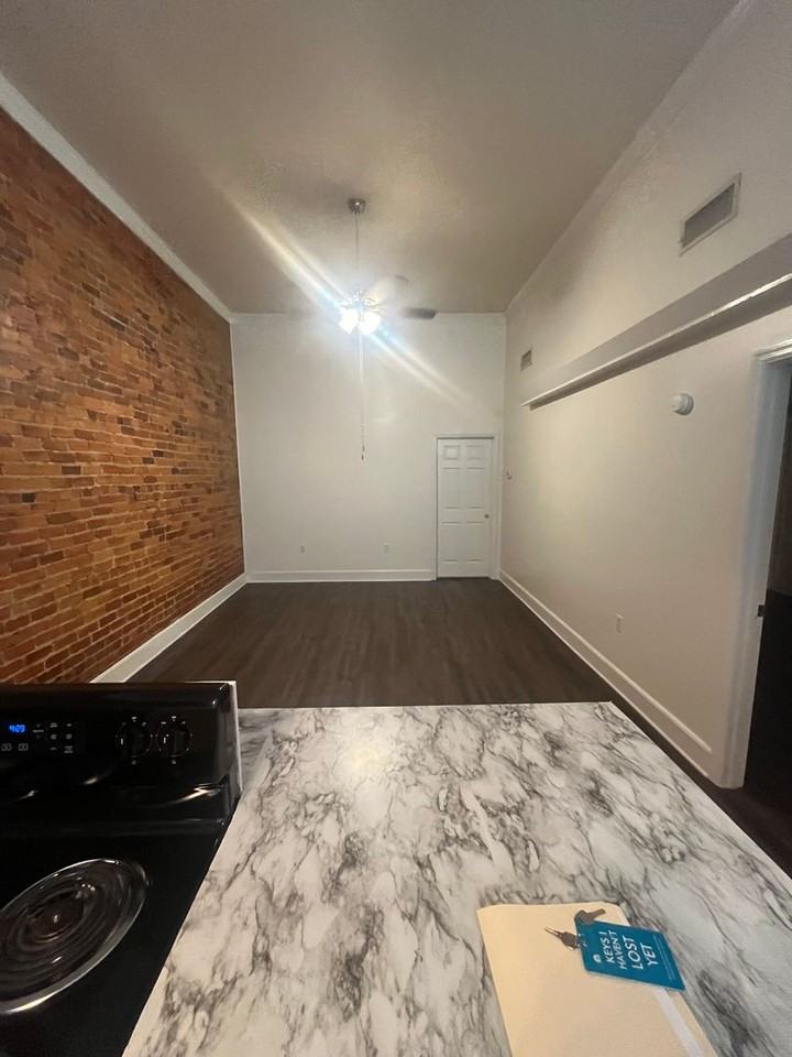 115A Se Main St - Photo 3 of 9