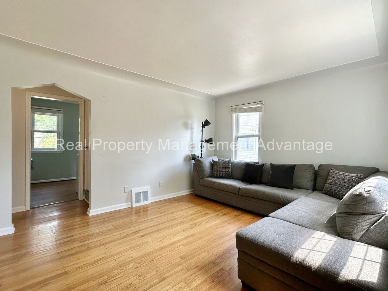 1596 Albany St - Photo 4 of 28
