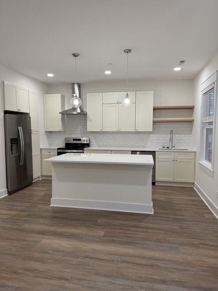 1358 Belfair St - Photo 2 of 10