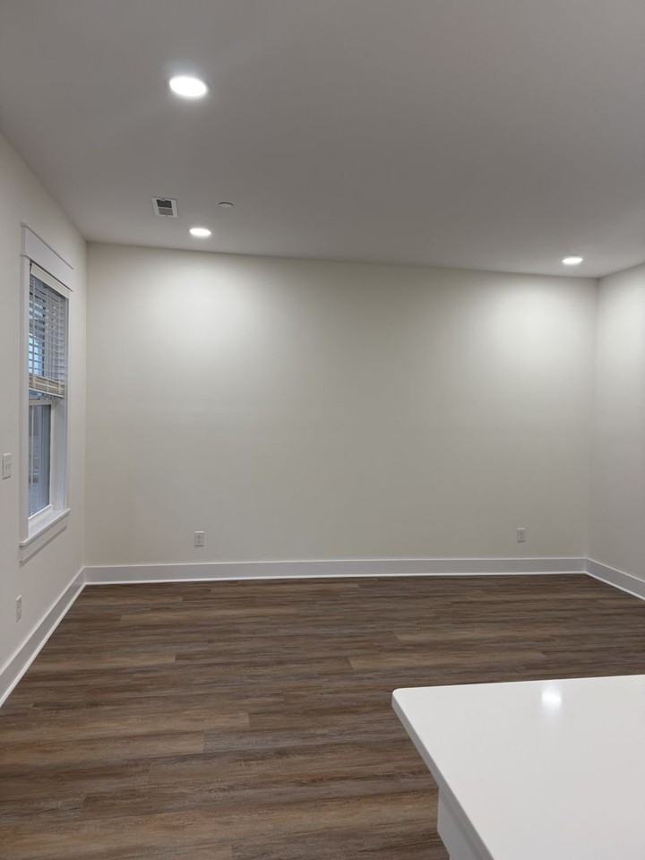 1358 Belfair St - Photo 3 of 10
