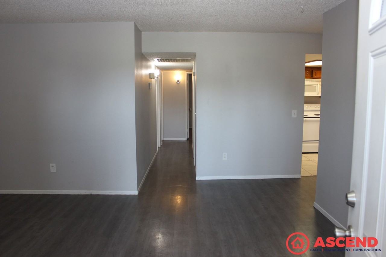 4609 Baybrook Way - Photo 4 of 10