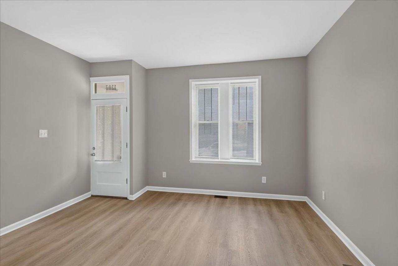 1207 Mackay Pl - Photo 5 of 28