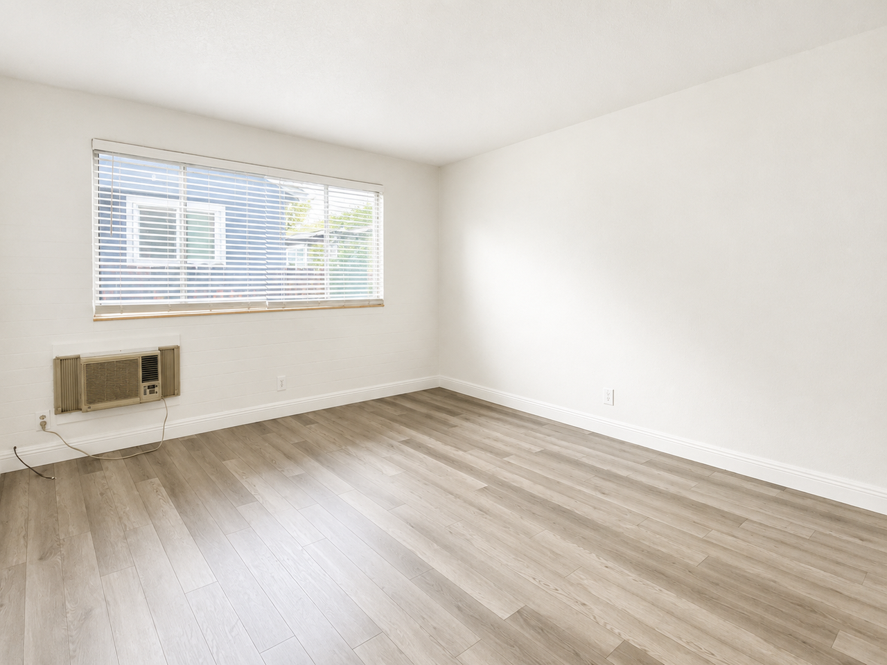 Driftwood Apartments - Photo 4 of 7