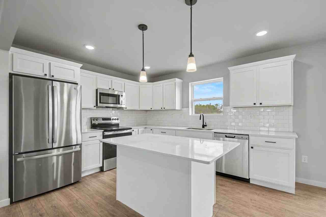 1038 Williams St - Photo 4 of 22
