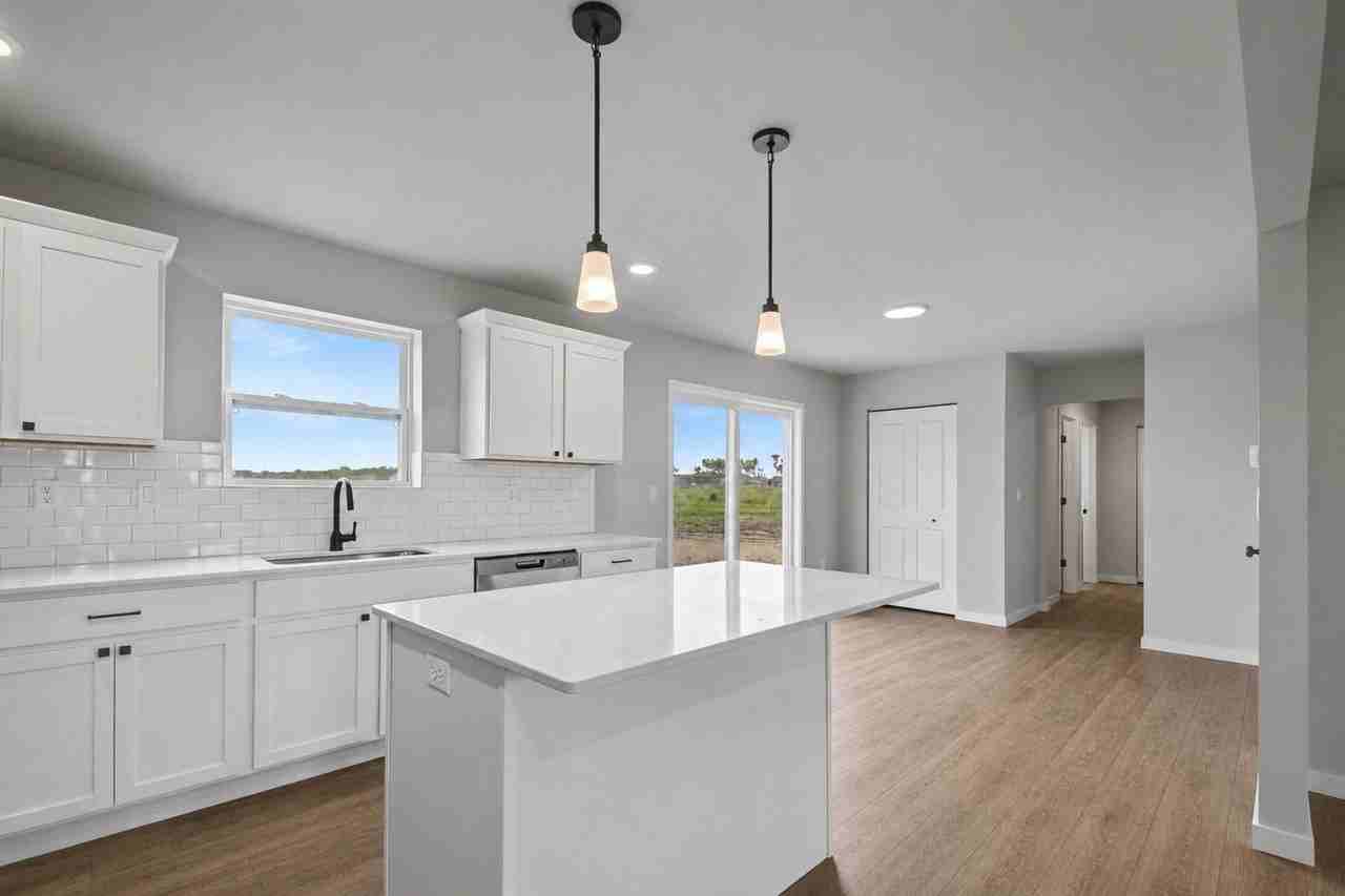 1038 Williams St - Photo 5 of 22