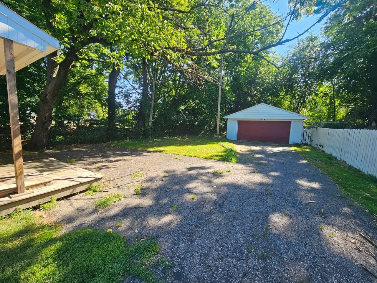 1401 E 61st St - Photo 3 of 21
