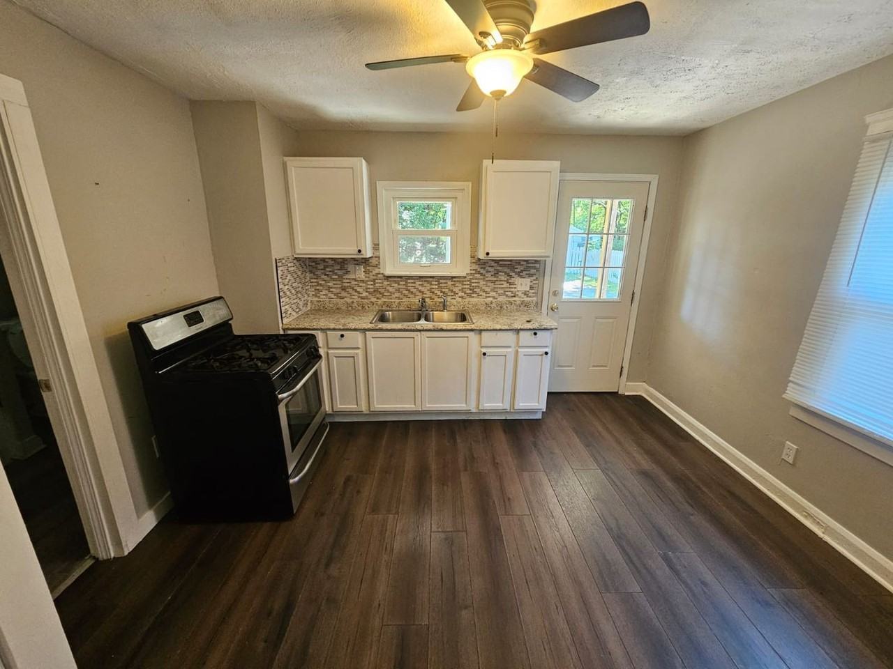 1401 E 61st St - Photo 5 of 21