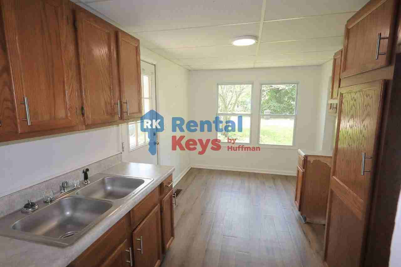 2114 Cass Ave - Photo 3 of 12