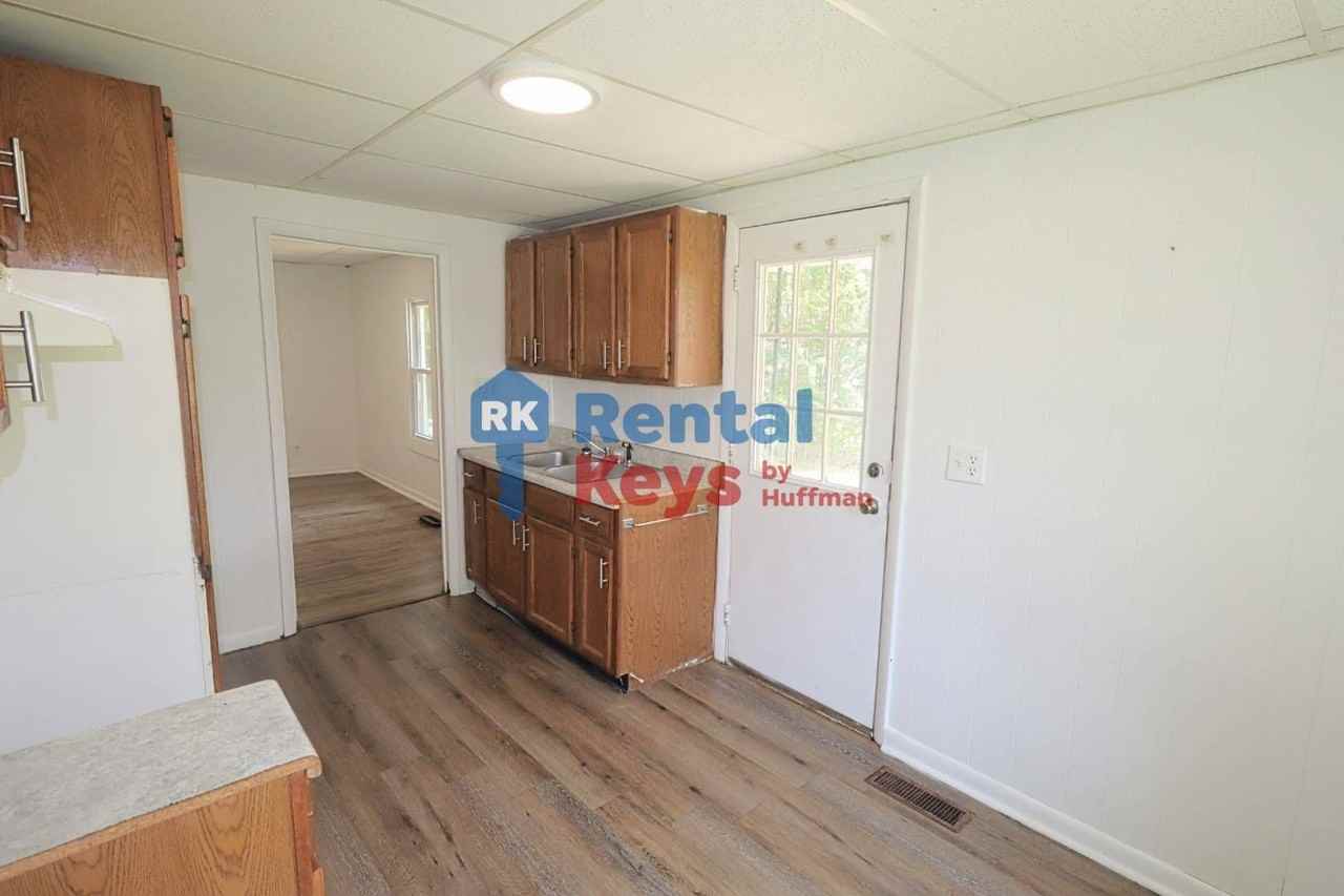 2114 Cass Ave - Photo 4 of 12