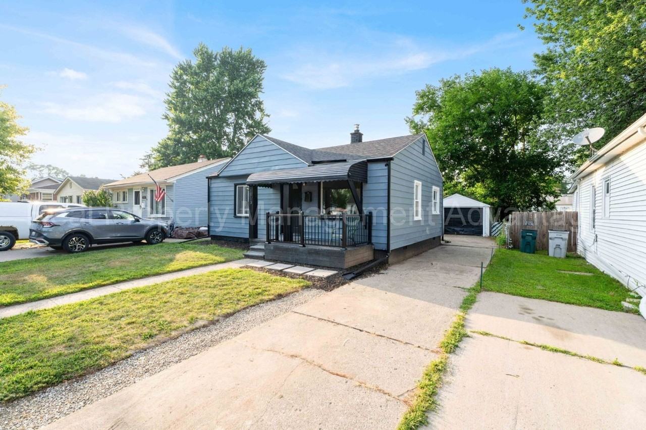 1513 E Meyers Ave - Photo 3 of 25