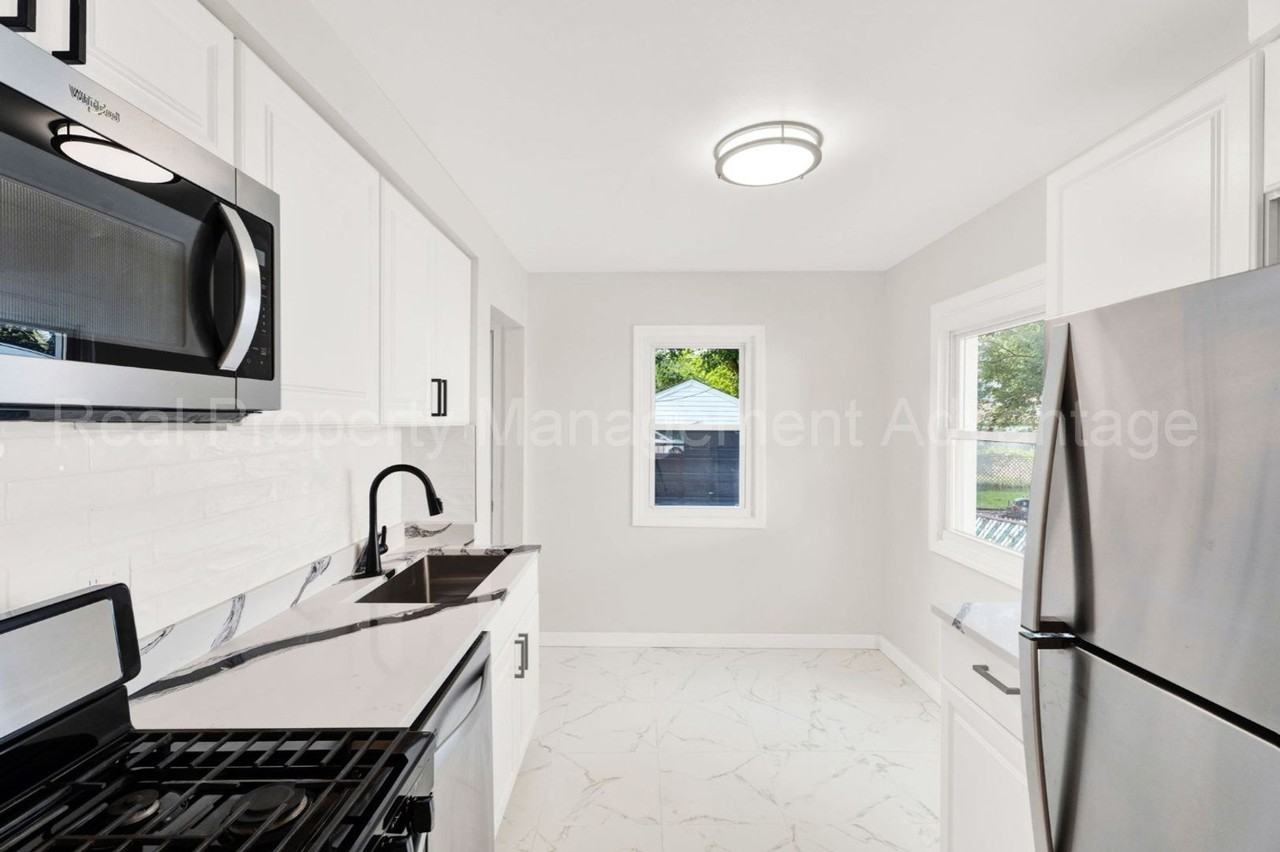 1513 E Meyers Ave - Photo 7 of 25