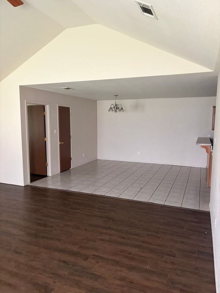 1115 Grinnel Cir #B - Photo 3 of 13
