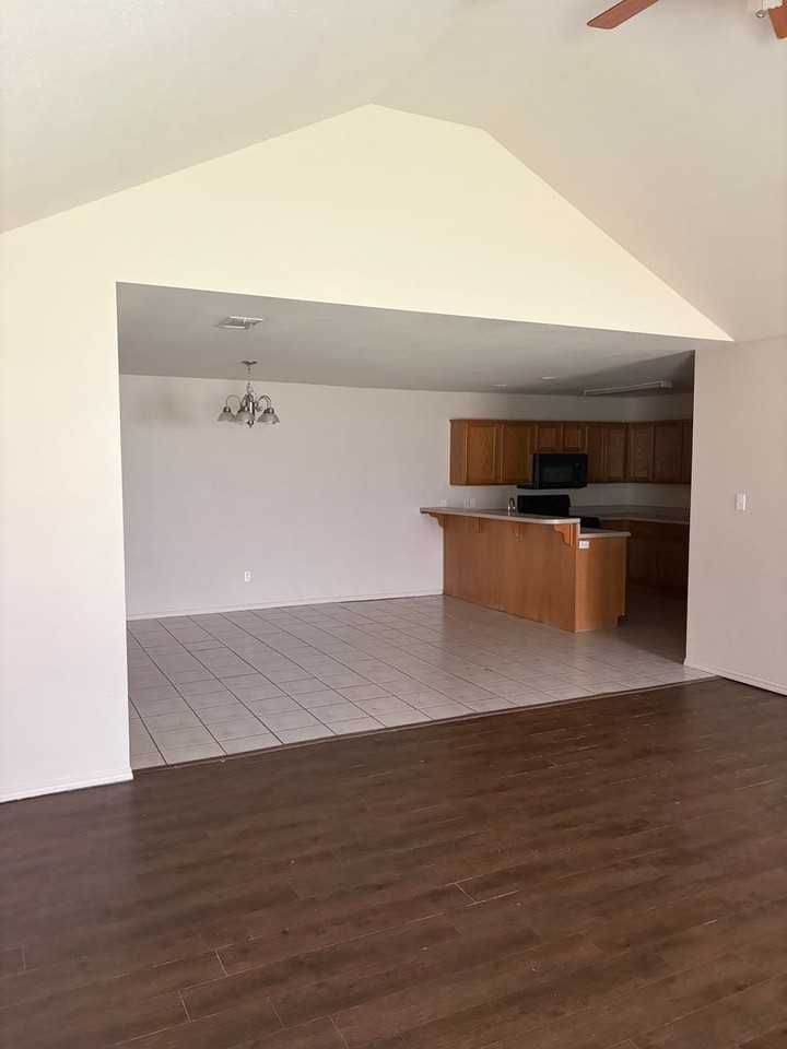 1115 Grinnel Cir #B - Photo 4 of 13