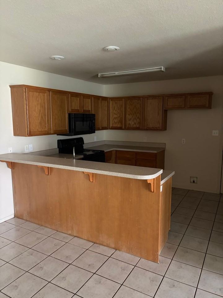 1115 Grinnel Cir #B - Photo 6 of 13