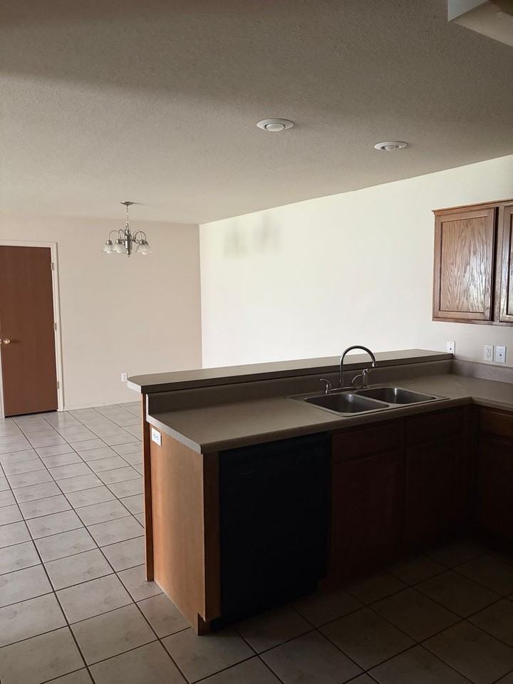1115 Grinnel Cir #B - Photo 7 of 13