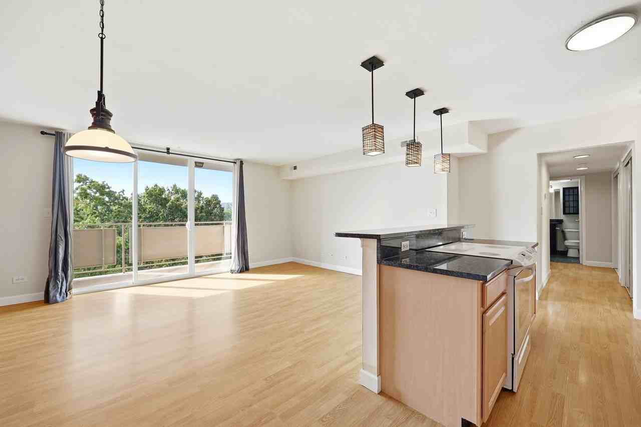 1800 Jefferson Park Ave #912 - Photo 5 of 20