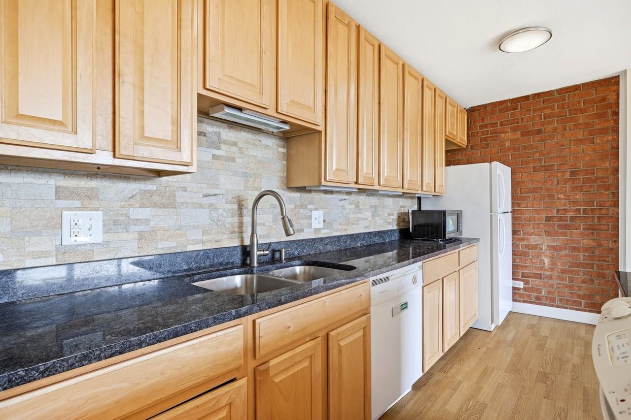 1800 Jefferson Park Ave #912 - Photo 6 of 20