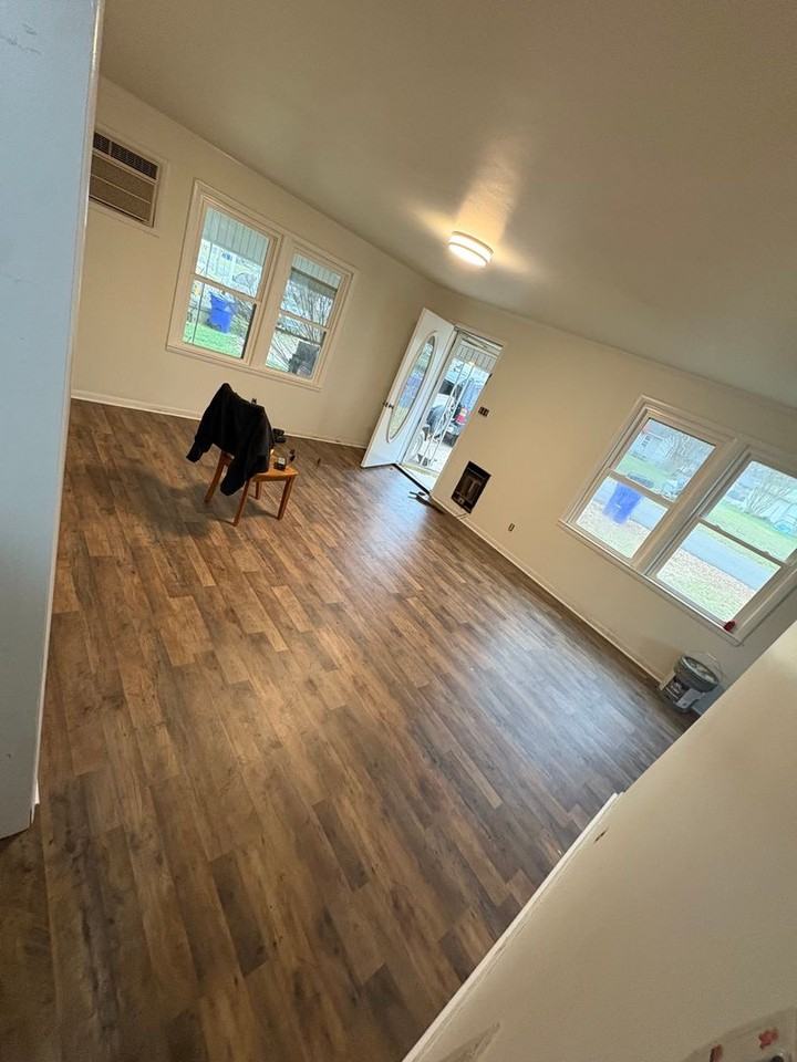 82 Spruce St - Photo 3 of 8