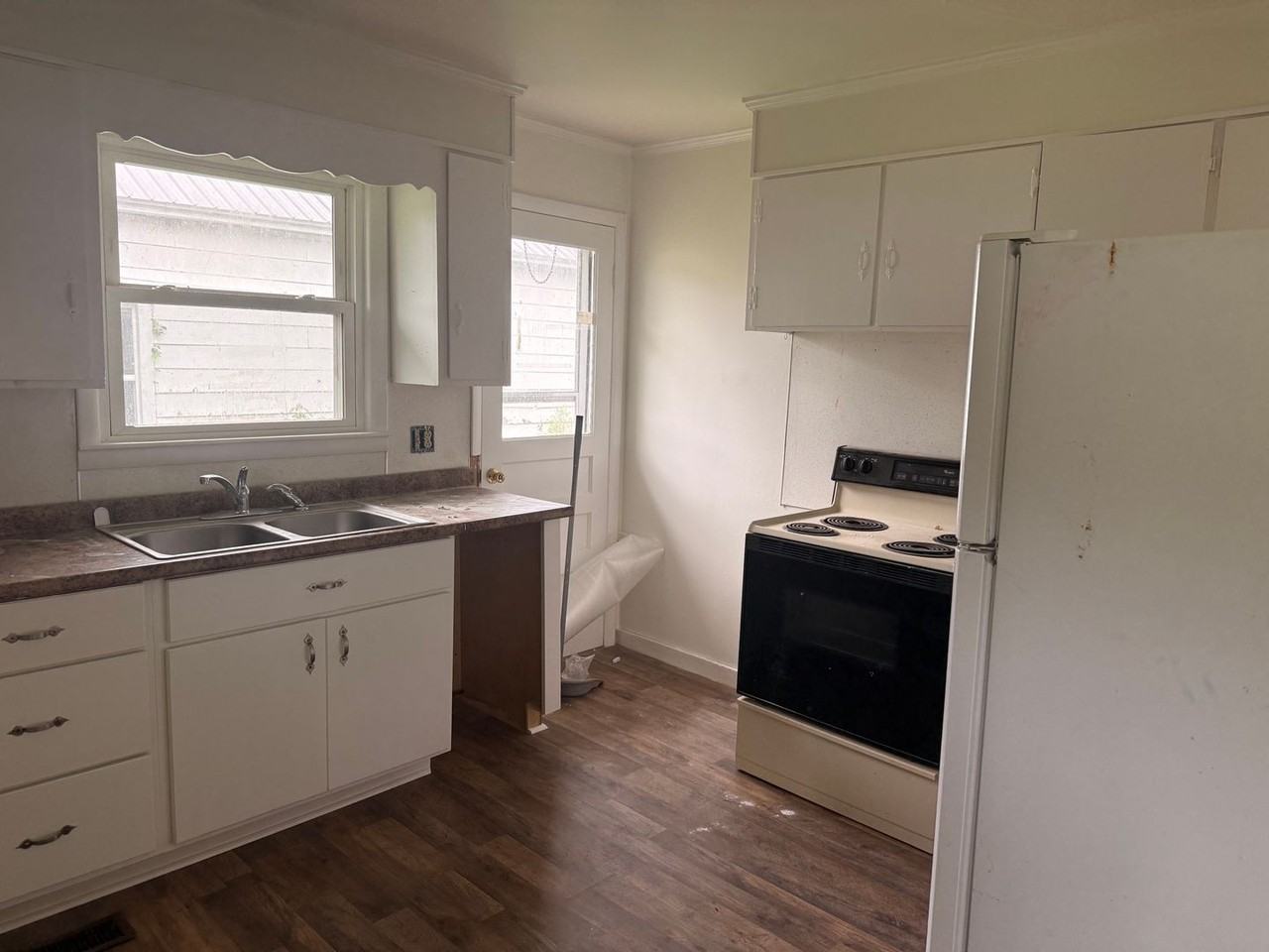 82 Spruce St - Photo 4 of 8