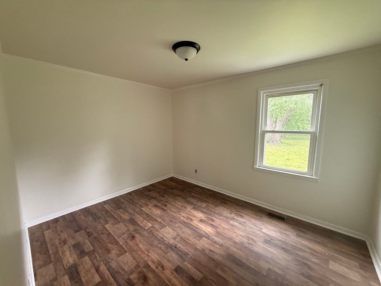 82 Spruce St - Photo 7 of 8