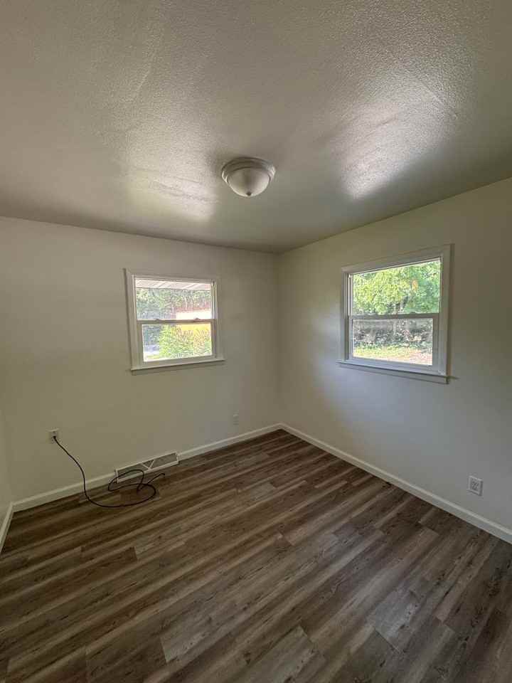 725 S 5th St - Photo 5 of 5