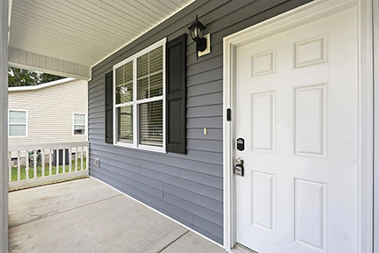 573 Circle Dr - Photo 4 of 30
