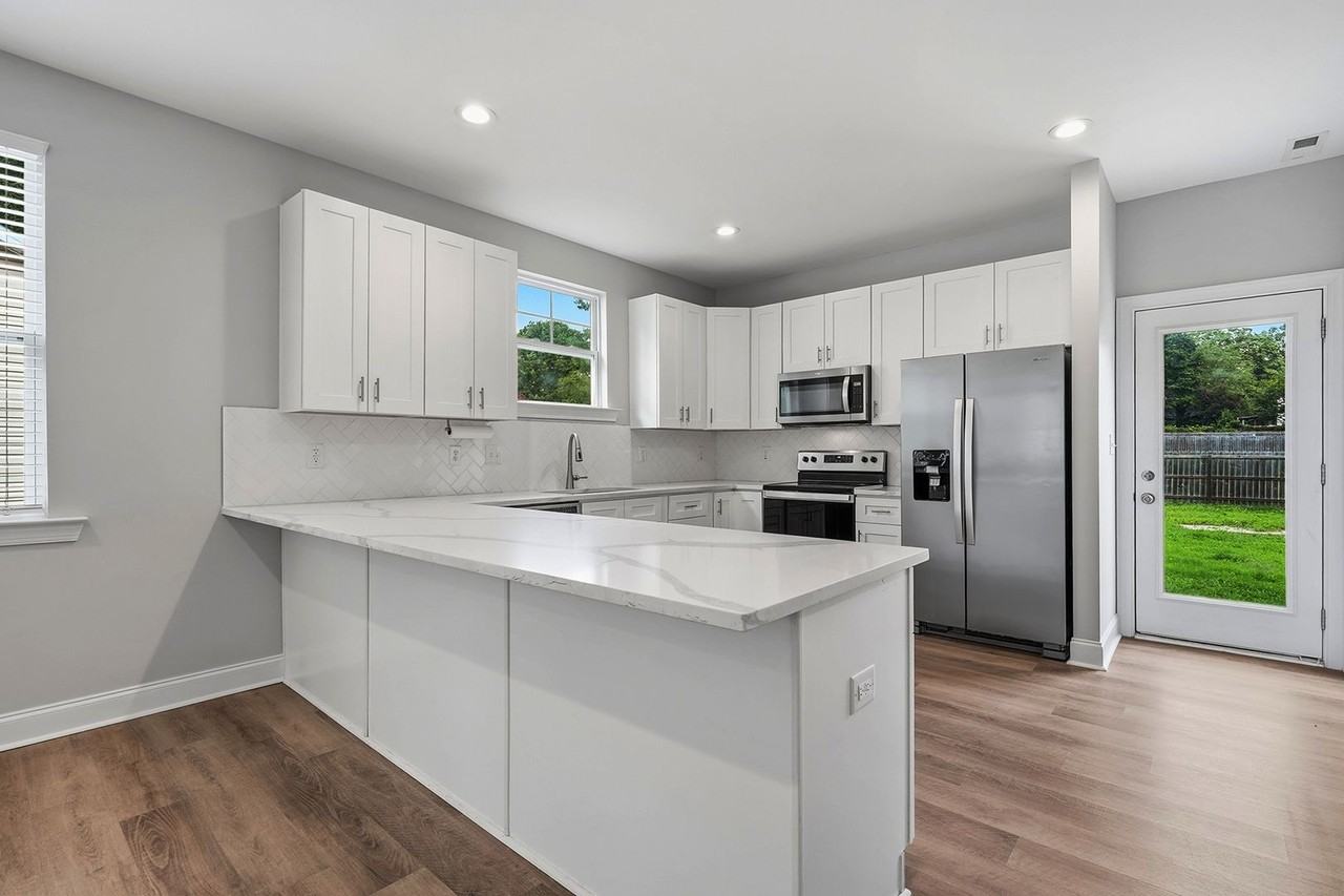 573 Circle Dr - Photo 5 of 30
