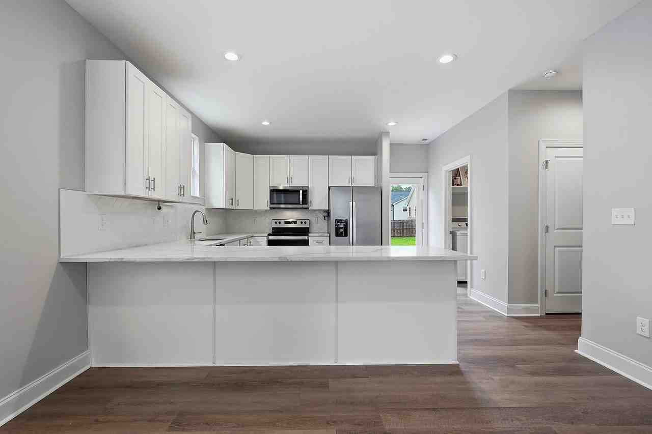 573 Circle Dr - Photo 7 of 30