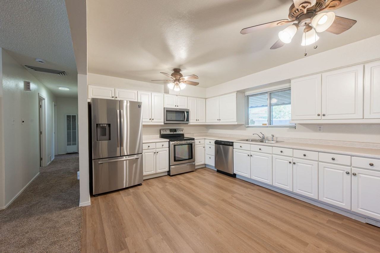 3904 Avalon Rd Nw - Photo 5 of 23