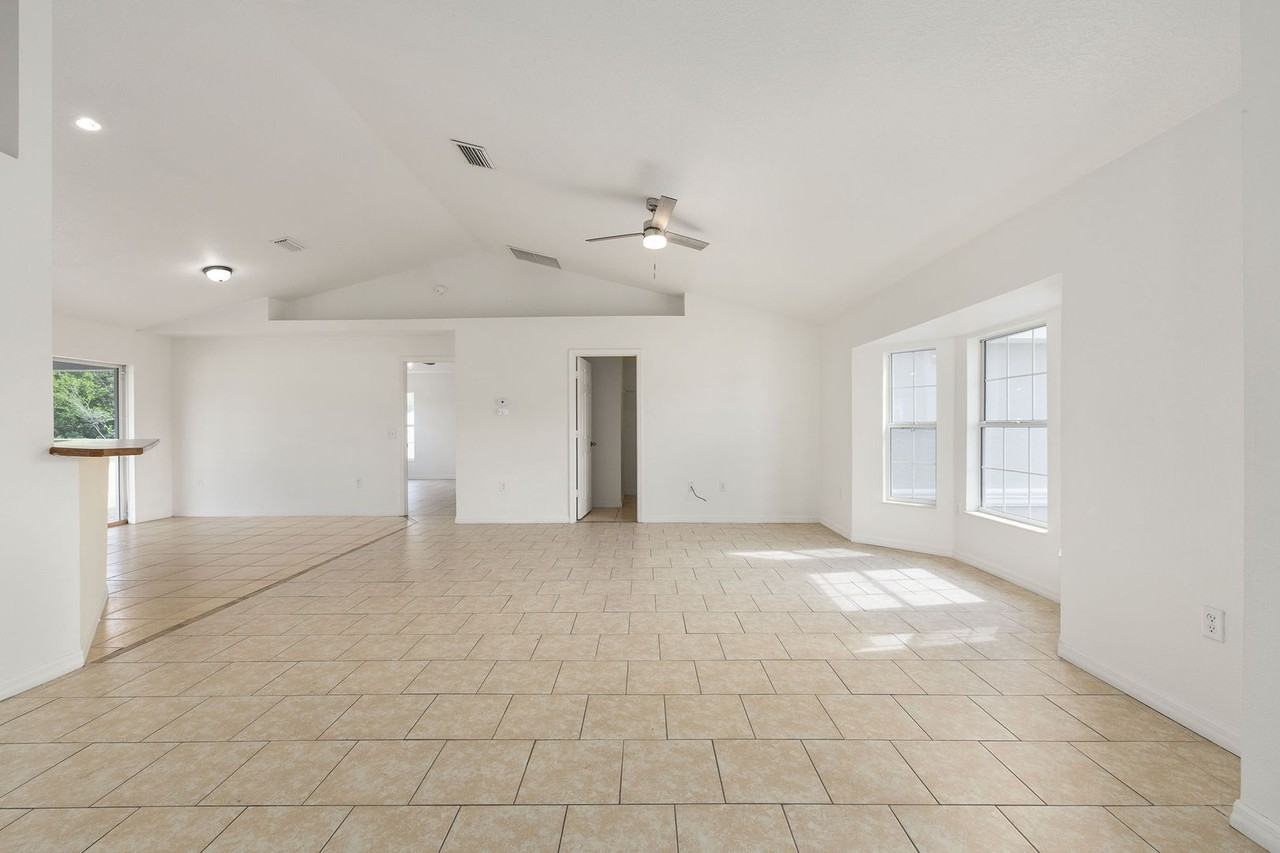 15434 Sw 23rd Court Rd - Photo 4 of 17