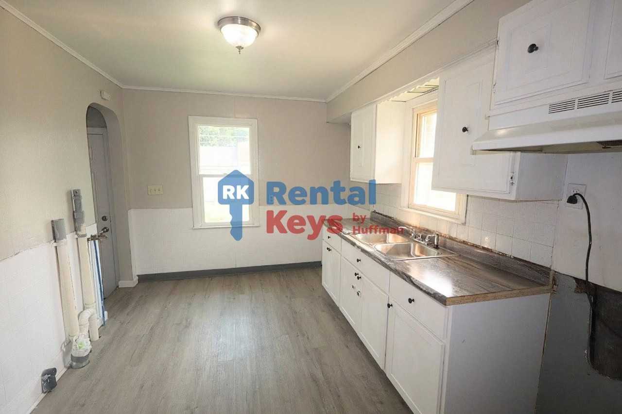 732 Wall St - Photo 4 of 16