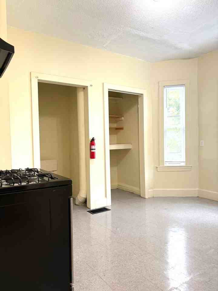 20 Blaine St - Photo 4 of 6