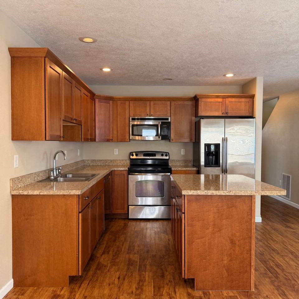 708 3rd St Nw - Photo 2 of 17
