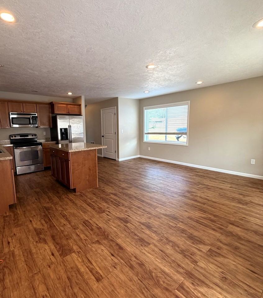 708 3rd St Nw - Photo 3 of 17