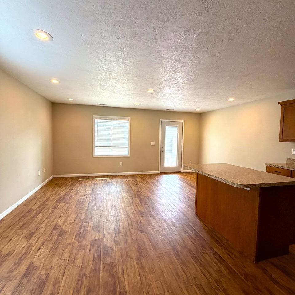 708 3rd St Nw - Photo 4 of 17