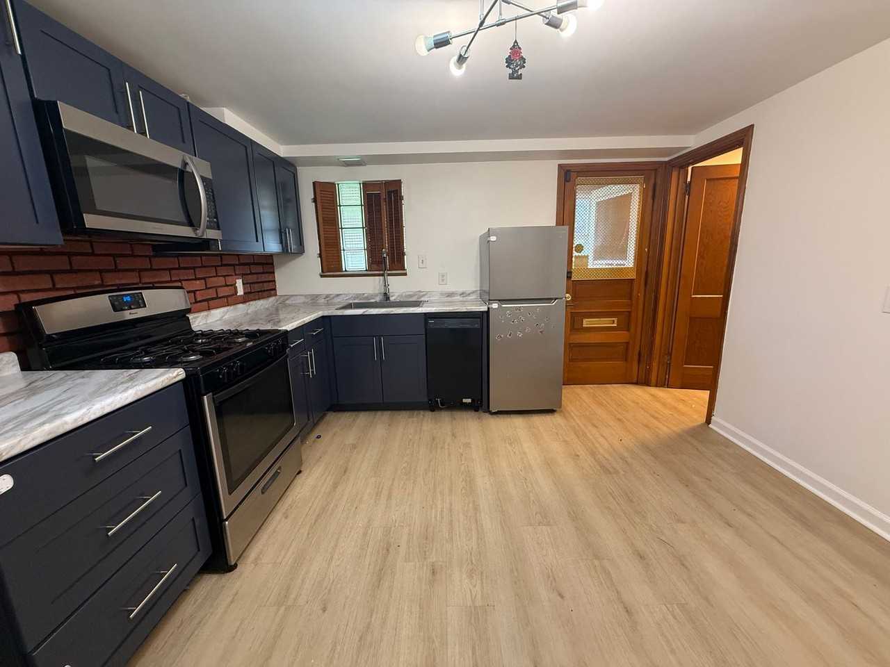 509 Oak St - Photo 3 of 9