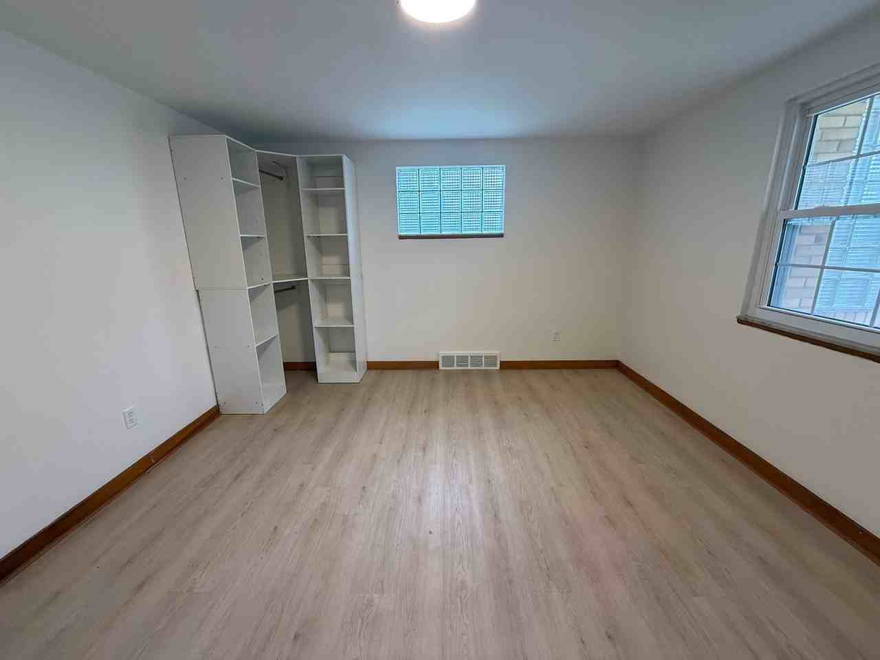 509 Oak St - Photo 4 of 9