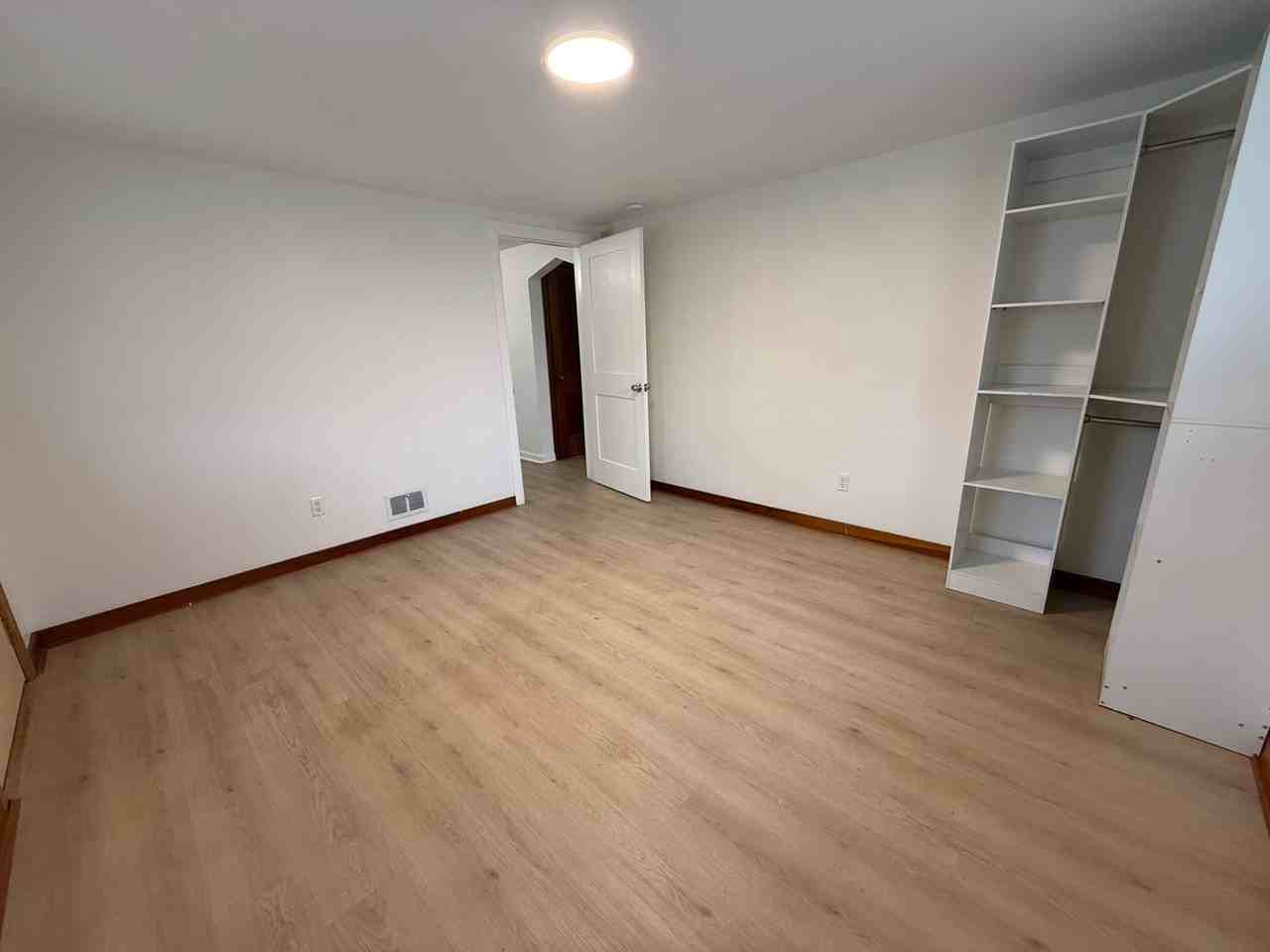 509 Oak St - Photo 5 of 9