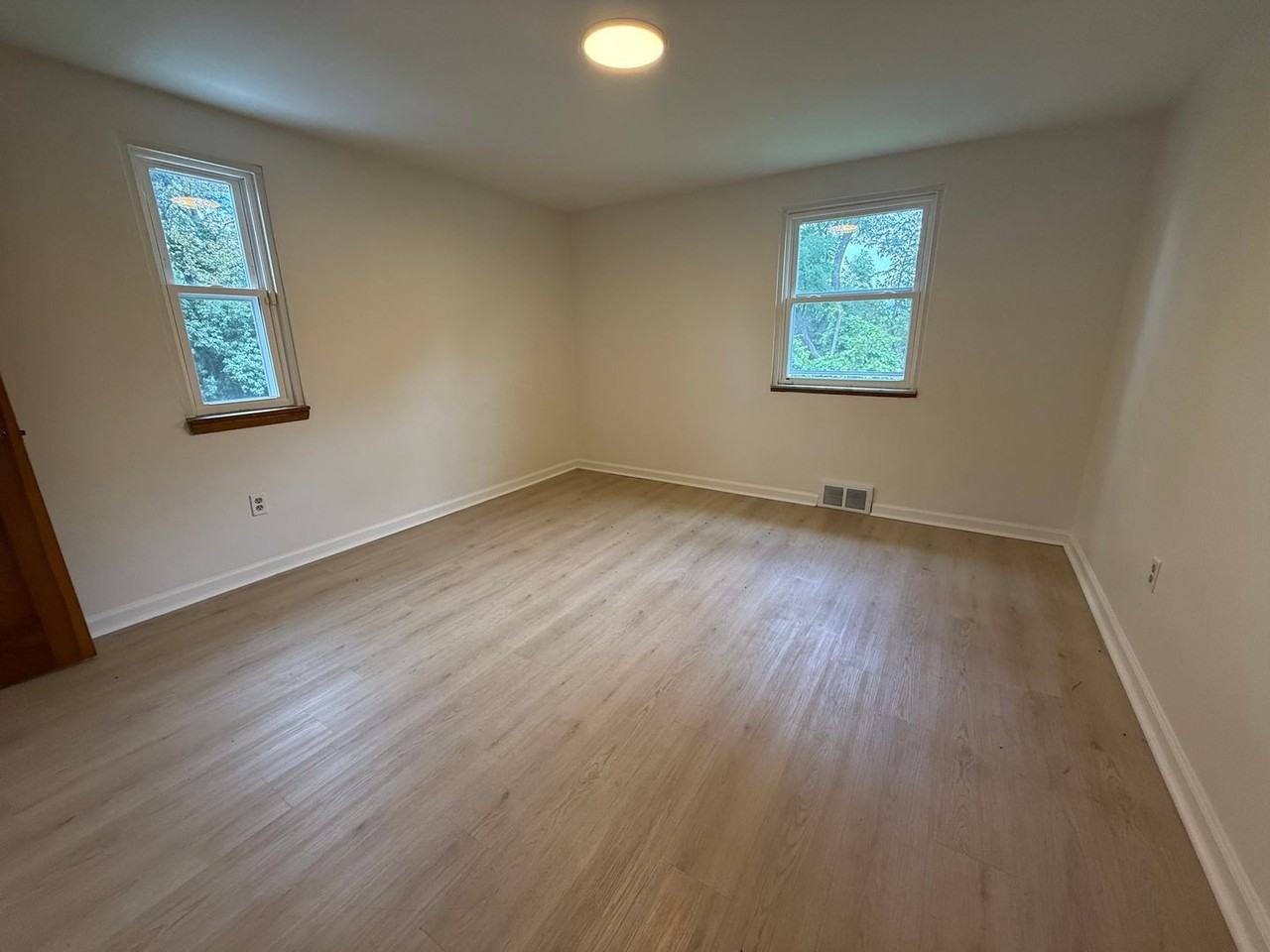 509 Oak St - Photo 6 of 9