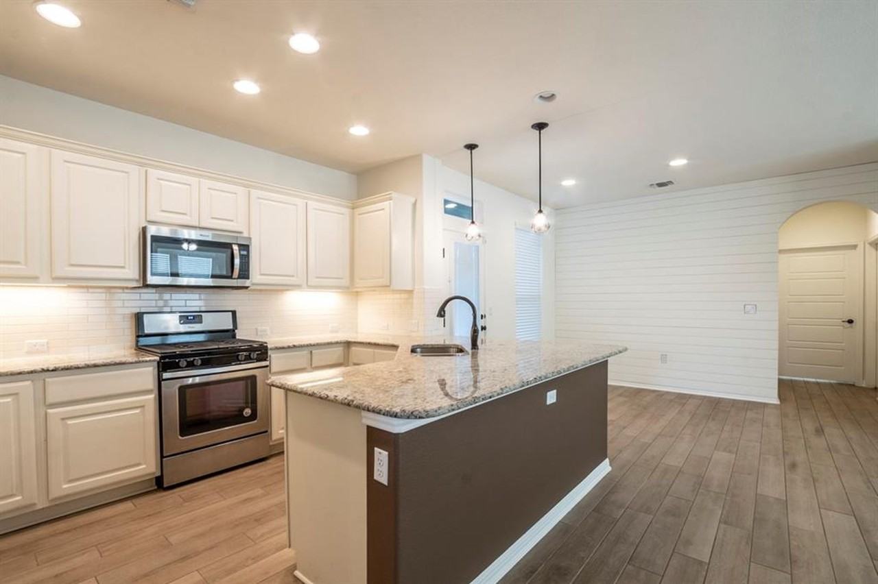 8920 Cattalo Ln - Photo 5 of 9