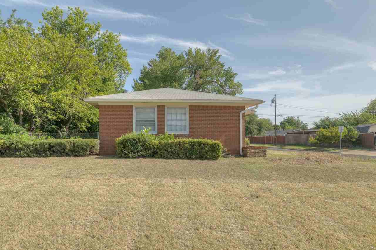1501 Sw 66th St - Photo 2 of 19