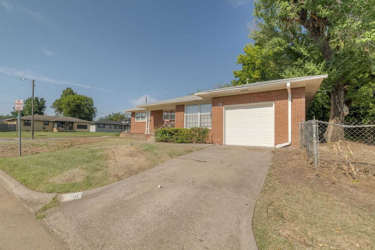1501 Sw 66th St - Photo 3 of 19