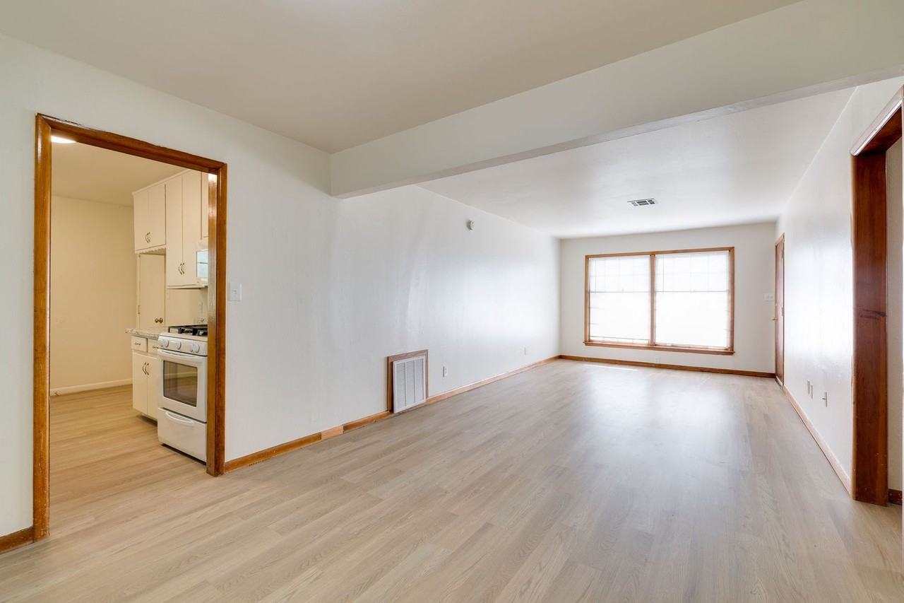 1501 Sw 66th St - Photo 7 of 19